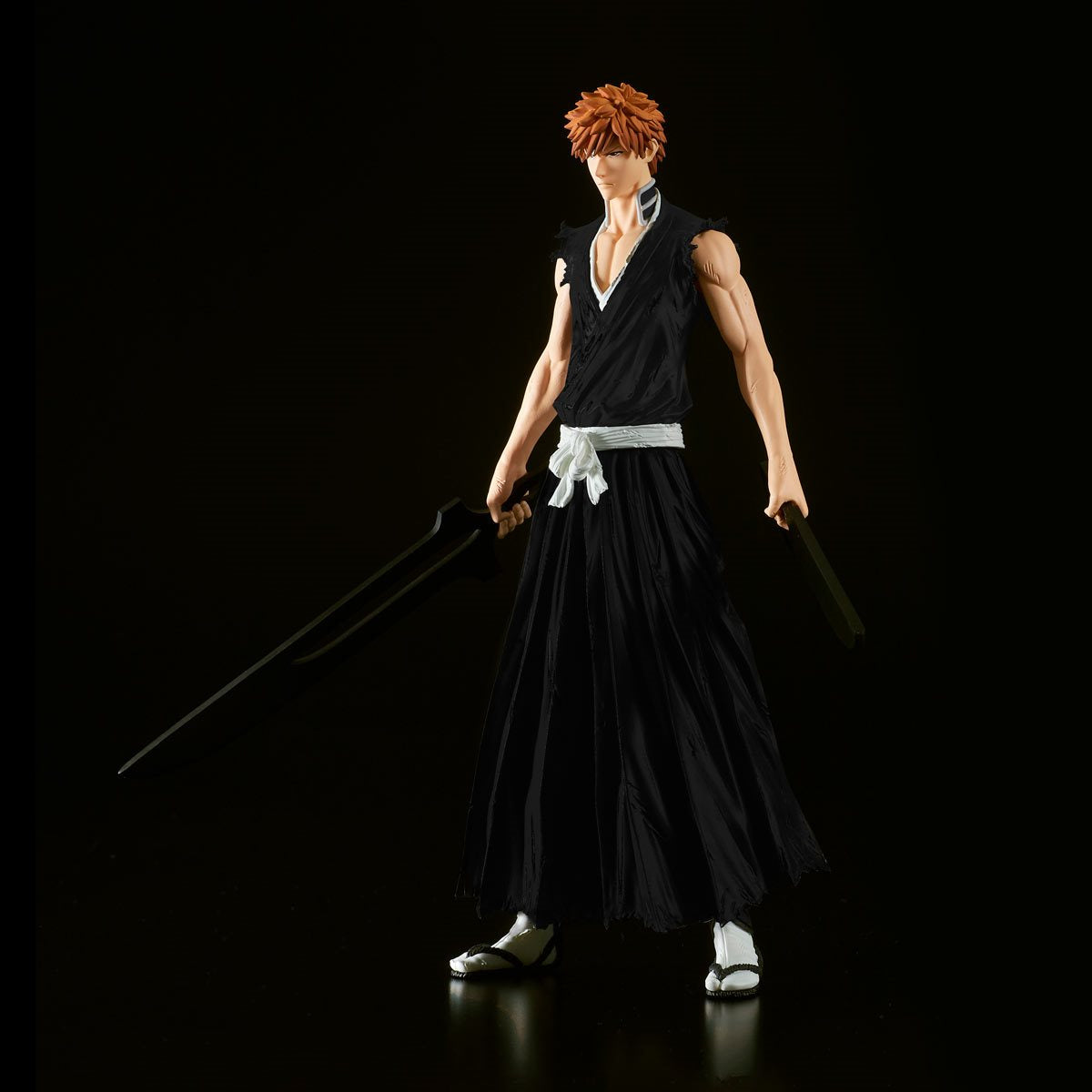 Kurozaki Ichigo figure from the Bleach series presented by Banpreso. The figurine features Ichigo's true Bankai form, weilding two zanpakutos.