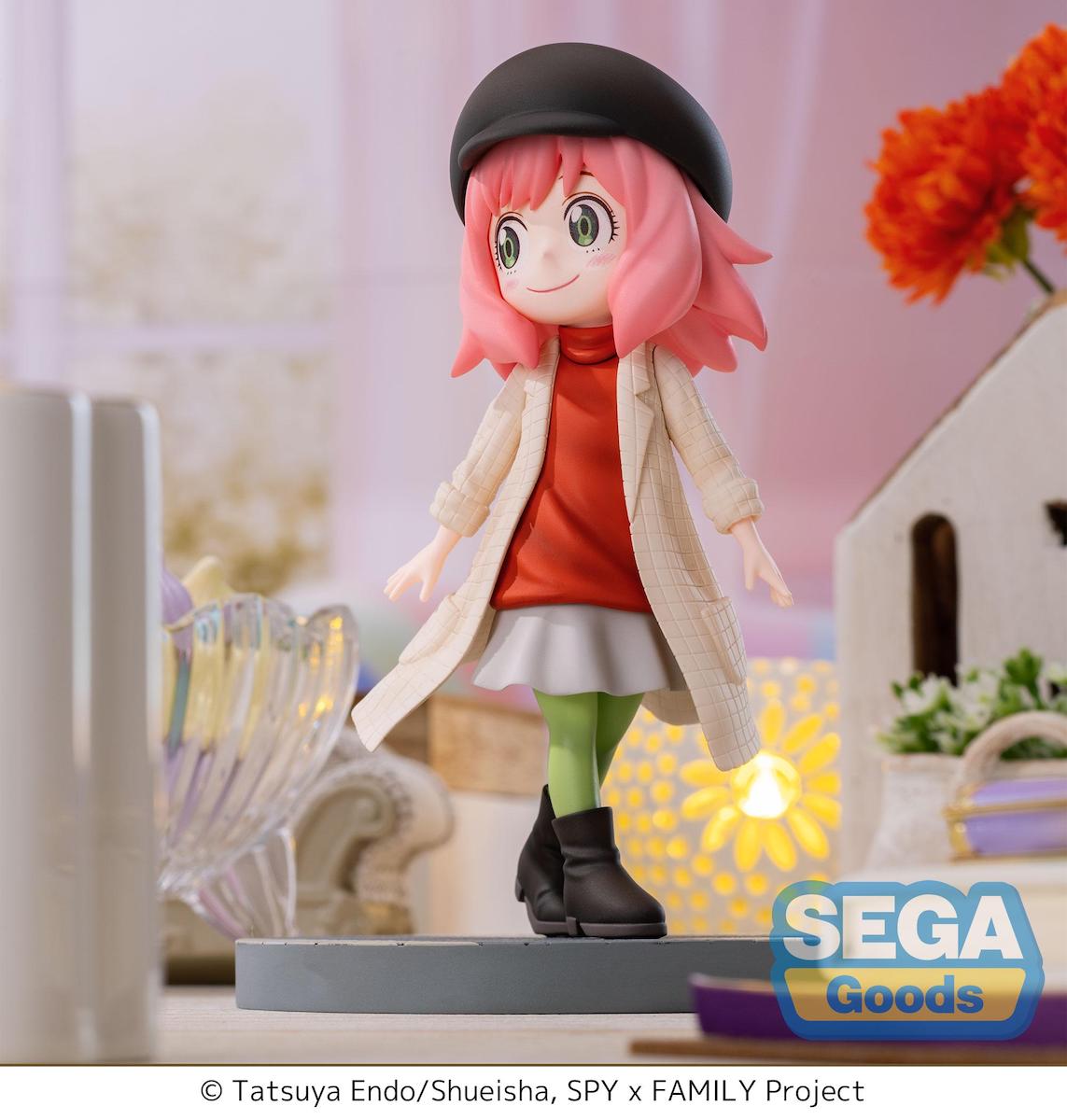 Anya Forger statue featuring her first stylish look.