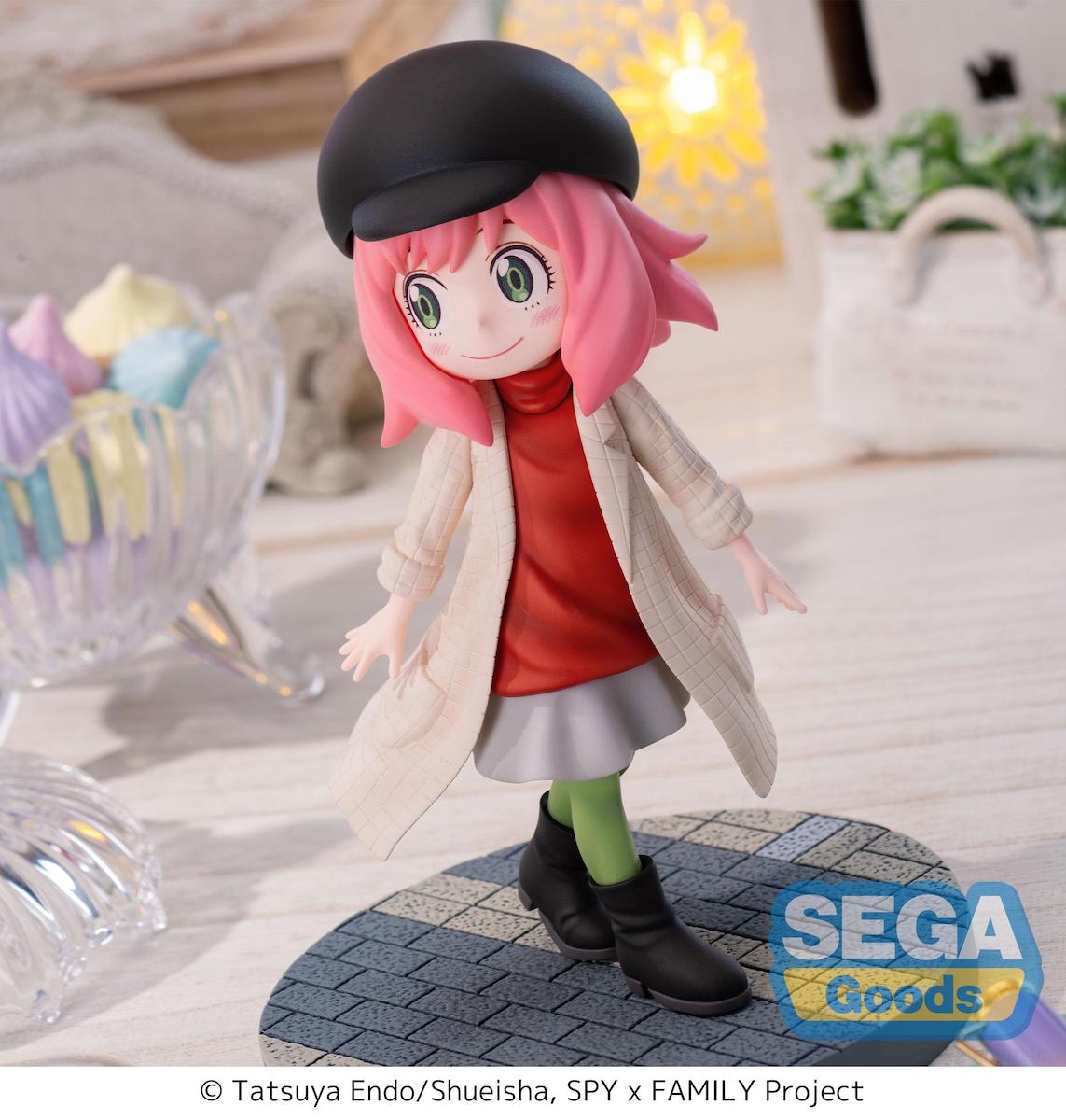Anya Forger statue featuring her first stylish look.