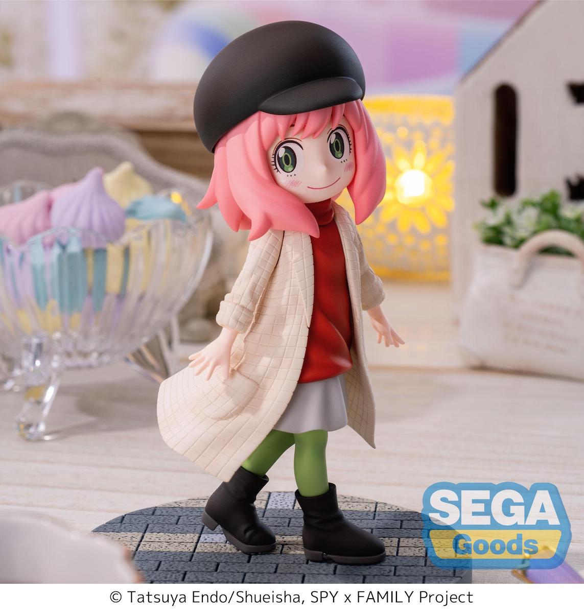Anya Forger statue featuring her first stylish look.