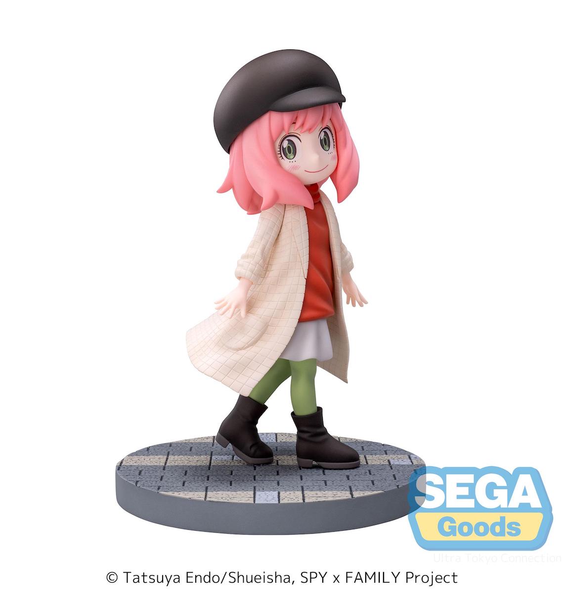 Anya Forger statue featuring her first stylish look.