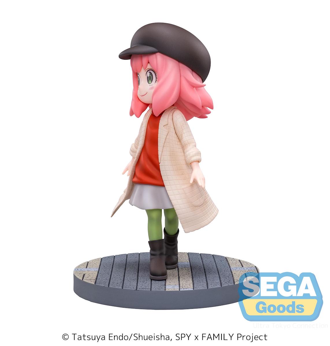 Anya Forger statue featuring her first stylish look.