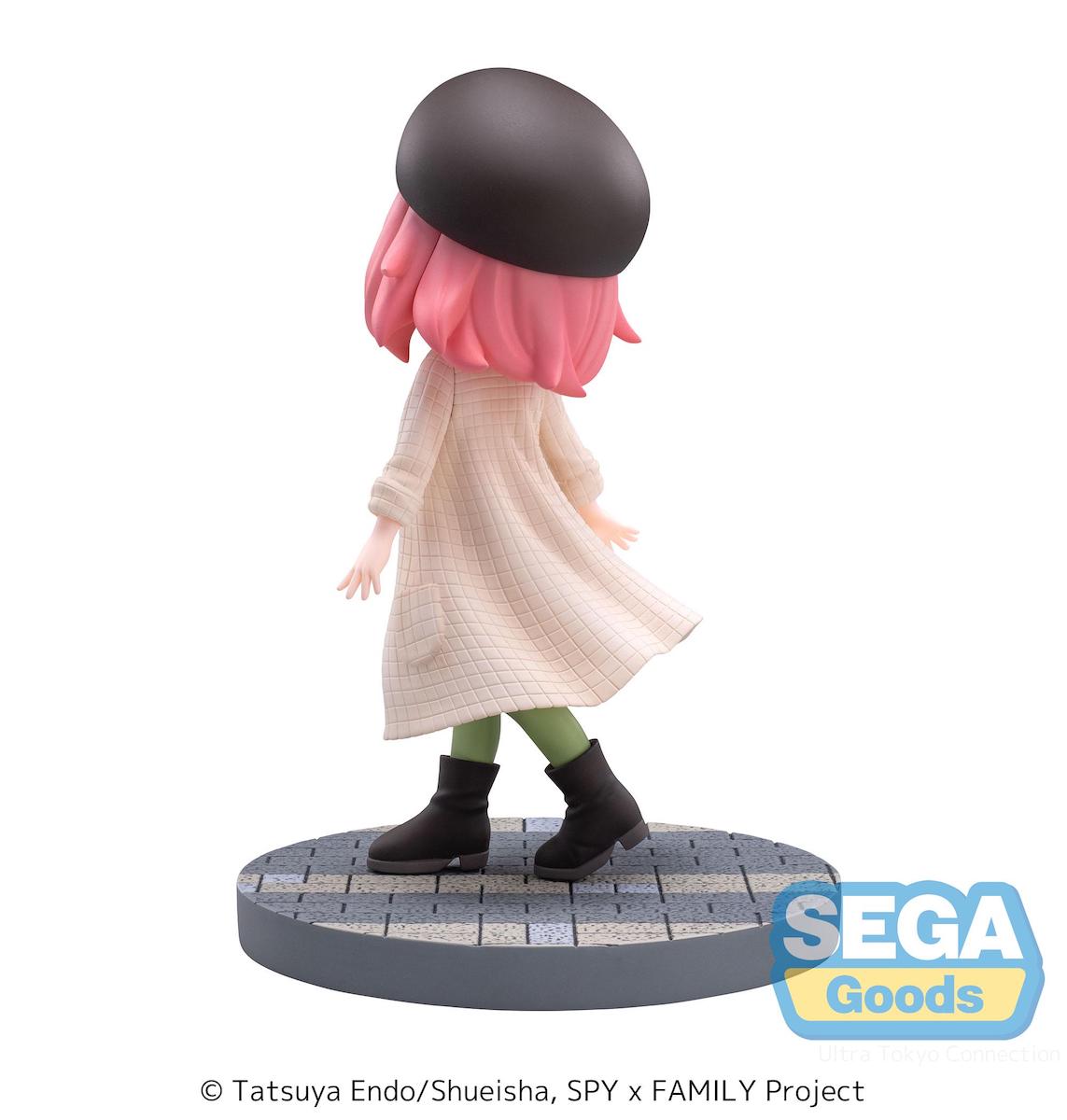 Anya Forger statue featuring her first stylish look.