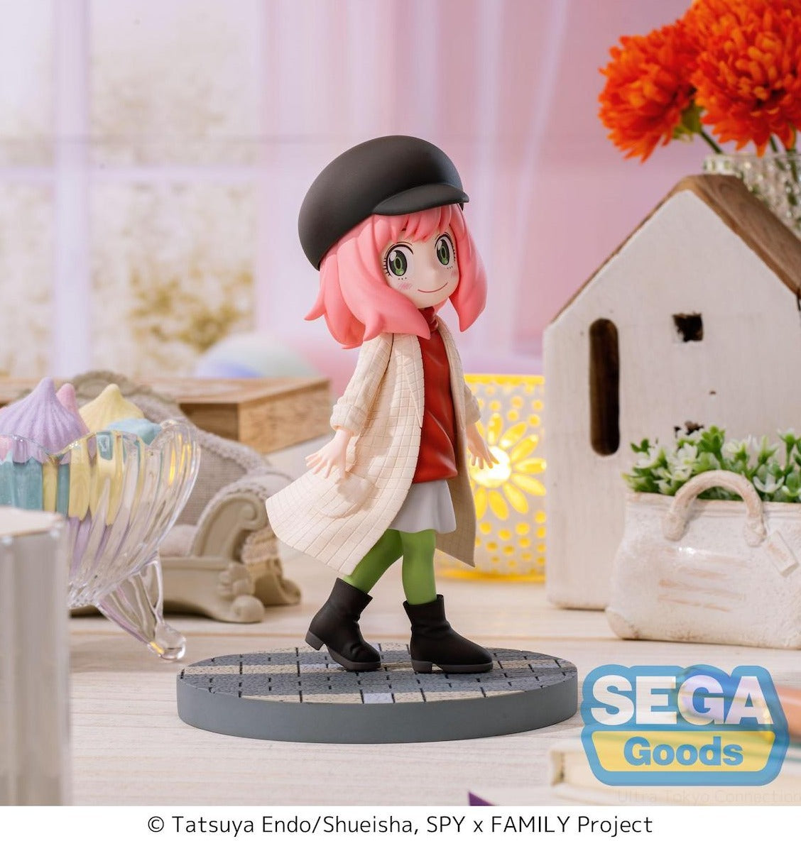 Anya Forger statue featuring her first stylish look.