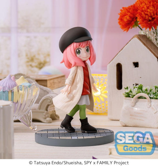 Anya Forger statue featuring her first stylish look.